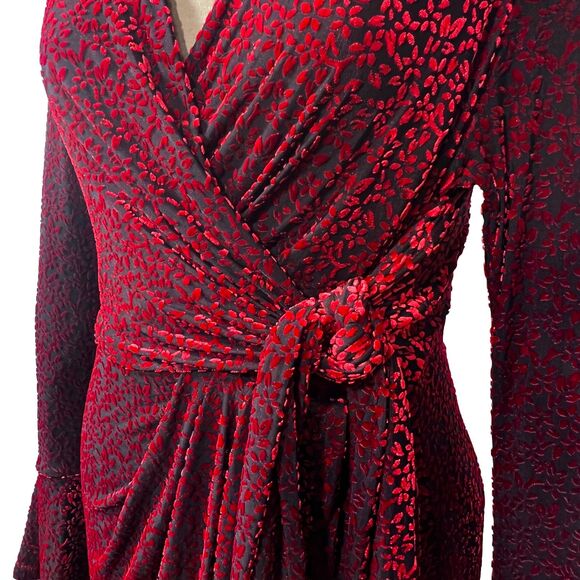 C/MEO Breakthrough Velvet Long Sleeve Tie Front Dress in Black and Red Medium - Picture 7 of 16